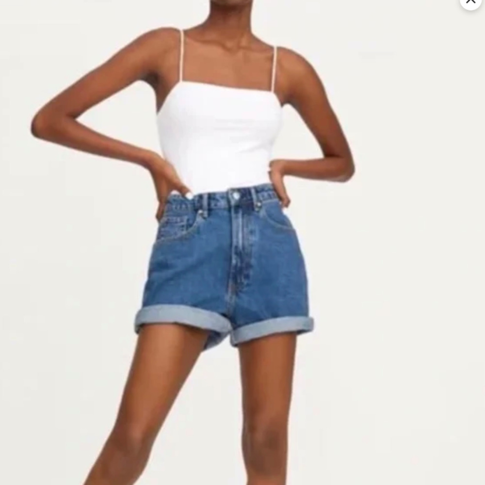 Zara high rise mom fit denim shorts light blue size 8